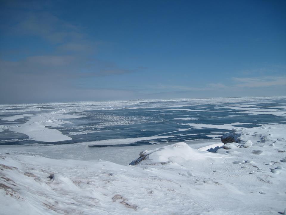 Hiking in Lake Superior Ice Creations - UP GUIDED NATURE TOURS